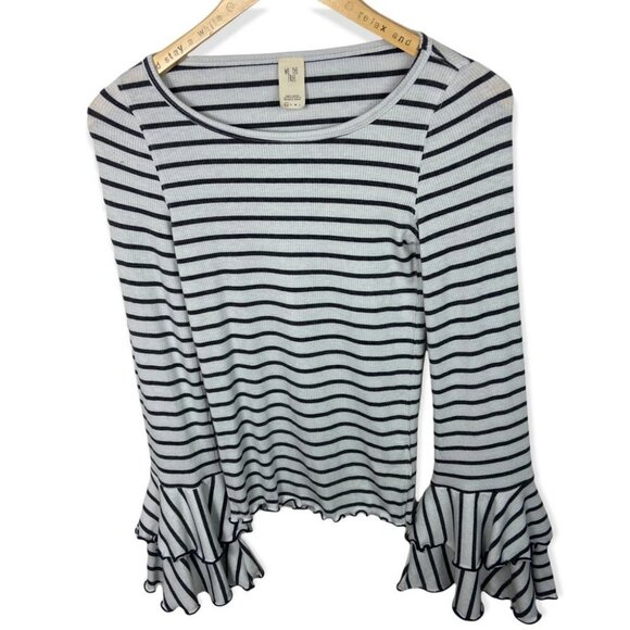 Free People Good Finds Ruffle Cuff Long Sleeve Tee Size XS‎ Bell Sleeve Bohemian - Picture 7 of 14